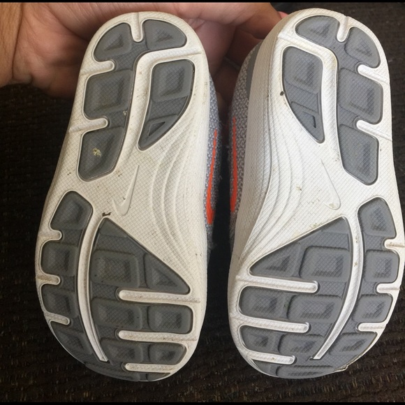 Nikes - Picture 4 of 4