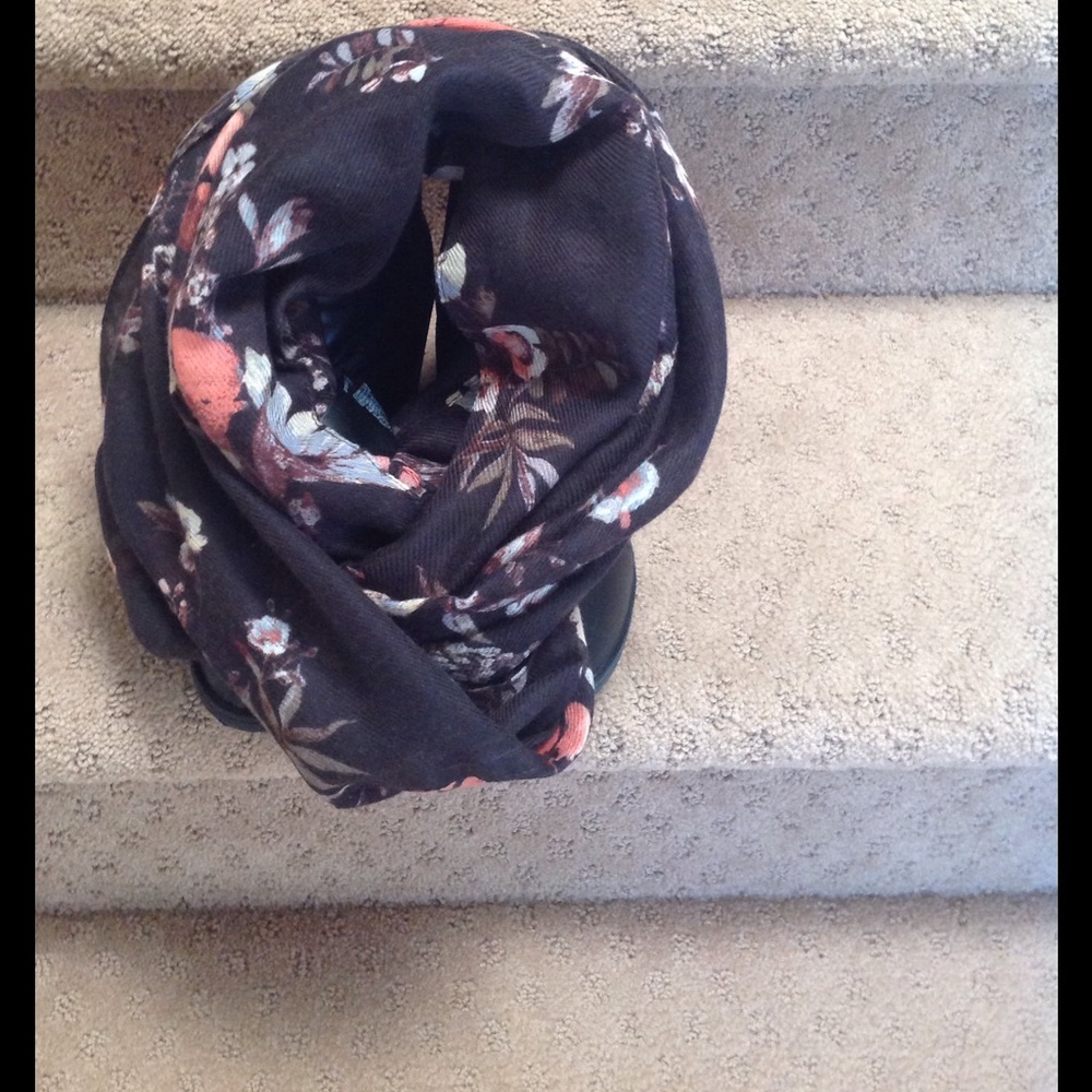 ❤️Gifted❤️PEACH AND BLACK INFINITY SCARF