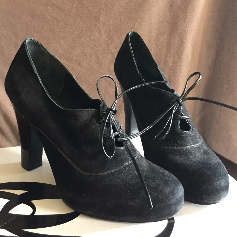 nine west suede oxford with patent heel and ties