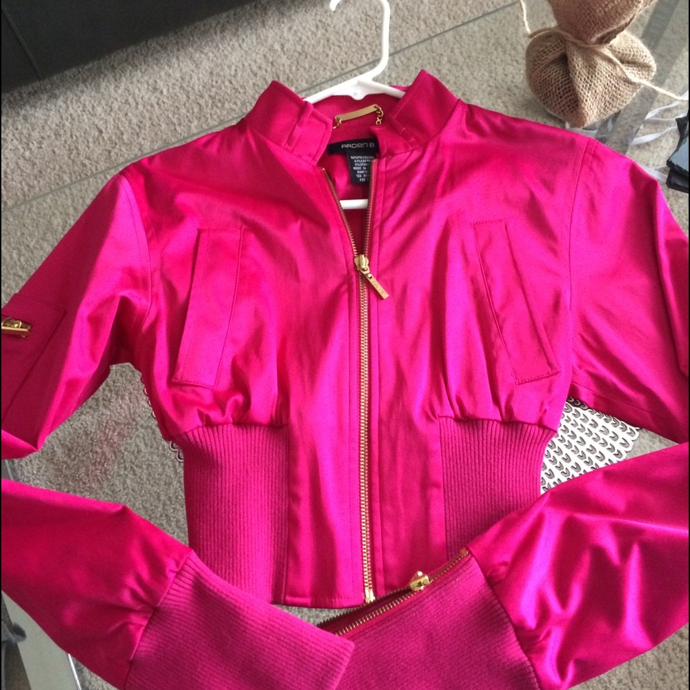 Stunning fuchsia satin fitted crop jacket size xs
