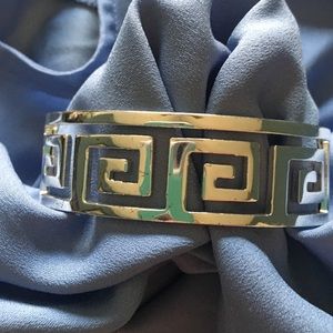 Greek key change oblong bangle