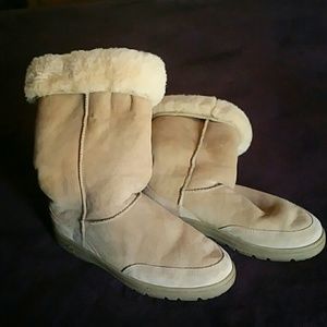 ALMOST NEW SUPER CLEAN UGG BOOTS