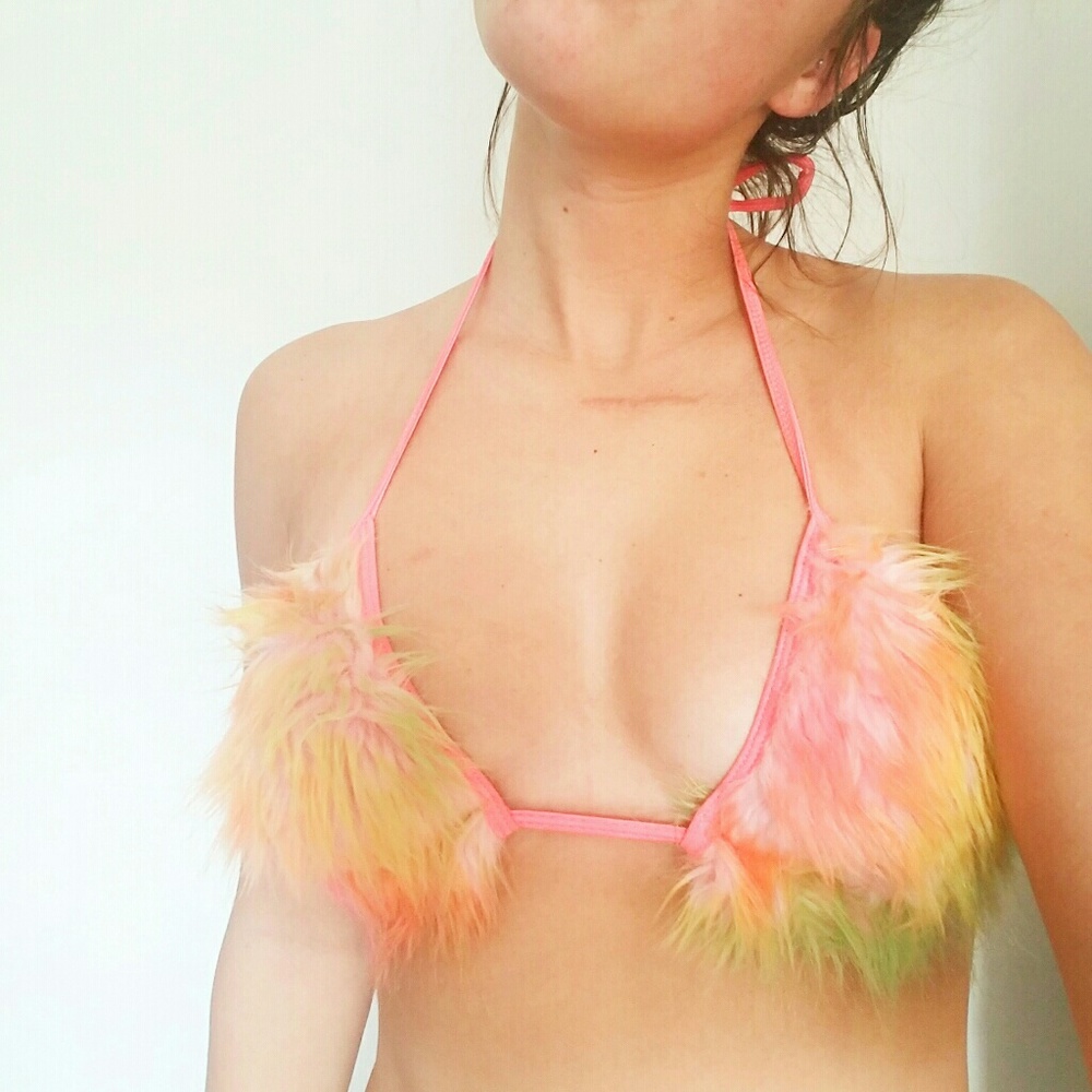 Fluffy triangle rave bra