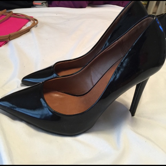Black Pointed Heels - Picture 2 of 2