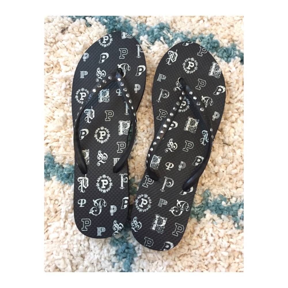 SALE NWOT PINK Studded Flip Flops