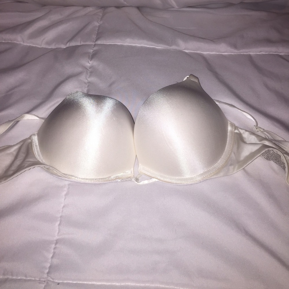Victoria's Secret Bombshell plunge