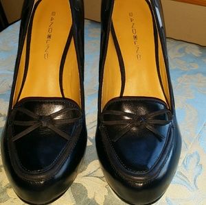 Bandolino Leathet Platform Pumps