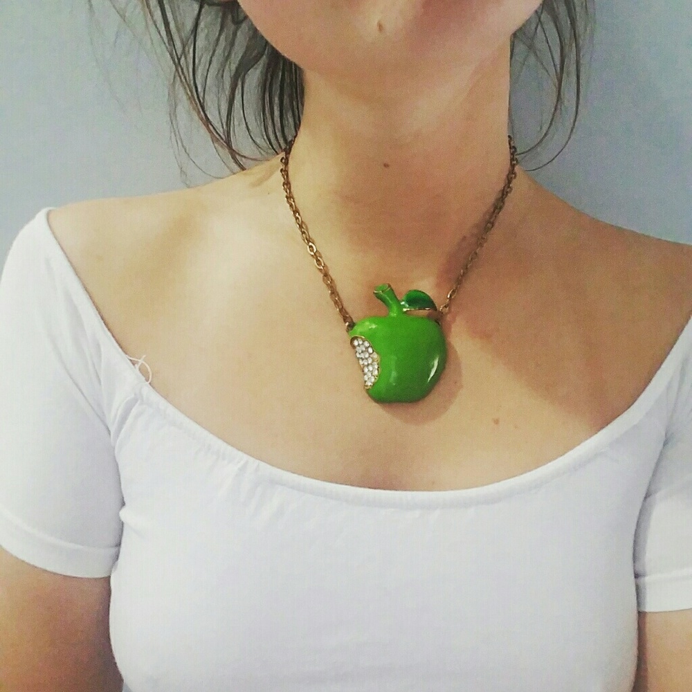 Sour apple necklace