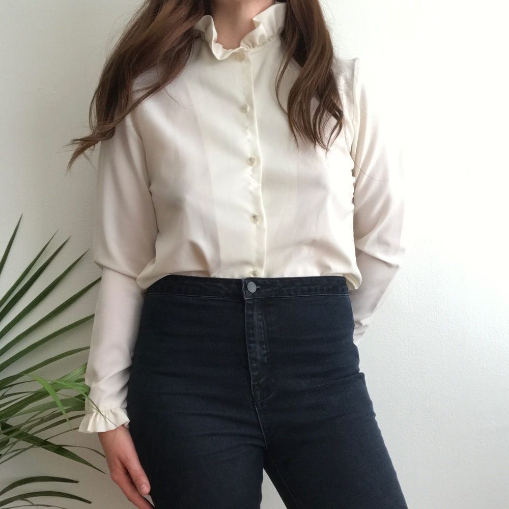 🌿KEEPING🌿vintage Cream Ruffled Blouse