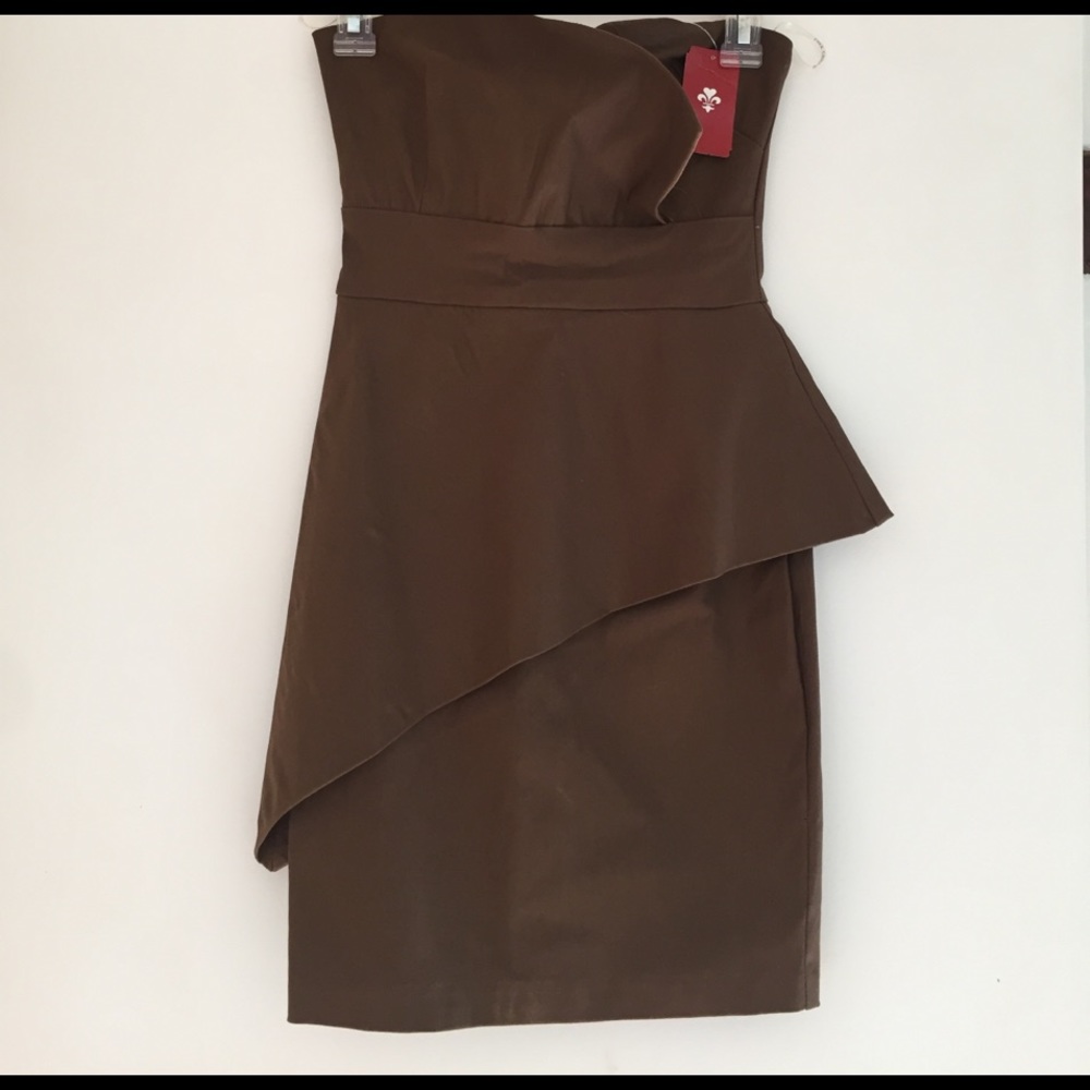 Brand new strapless pleated dress!