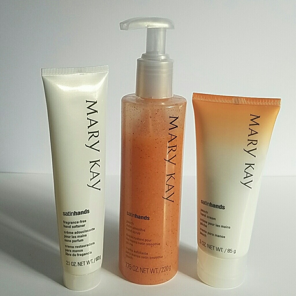 New Mary Kay Peach Satin Hands Set