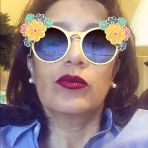 Meet your Posher, Claudia