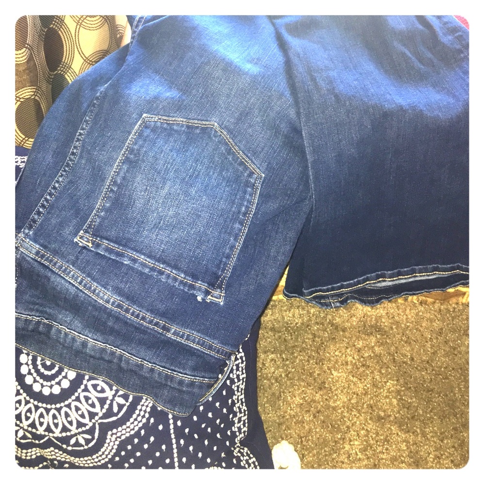 New old navy 18 flare jeans. Frumpy mannequin!