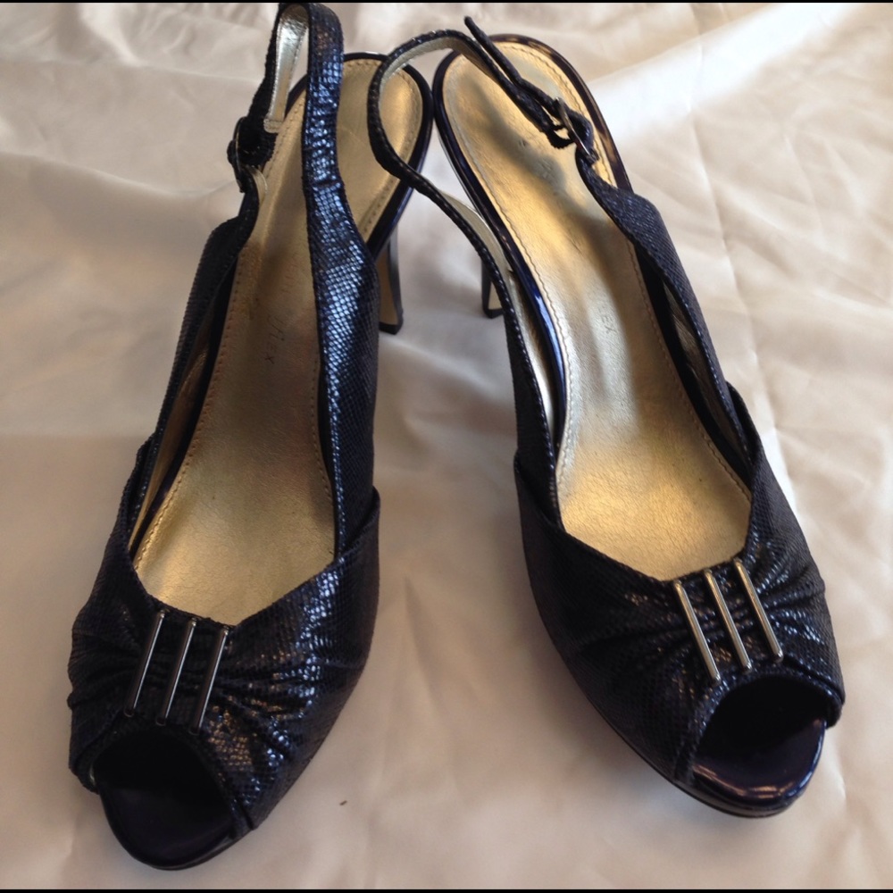 Anne Klein Navy 3 inch peep toe heels 👠