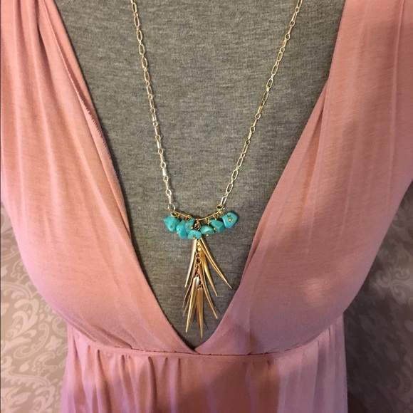 Jewelry - Gold and turquoise necklace!