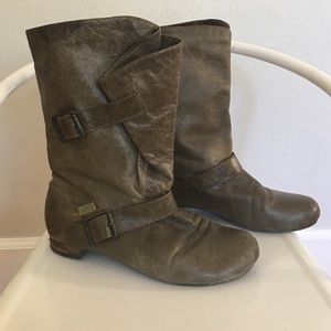 Blow fish leather boots