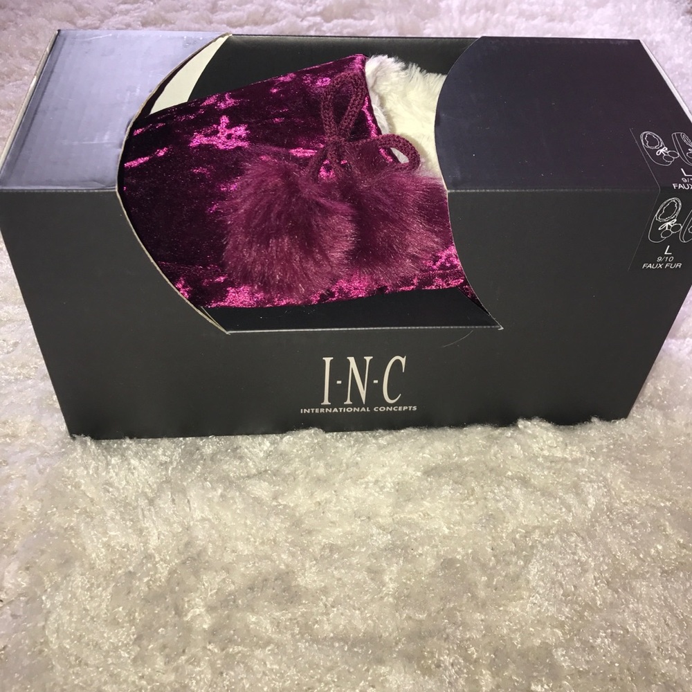 I•N•C Slippers/ NEW/ size:9