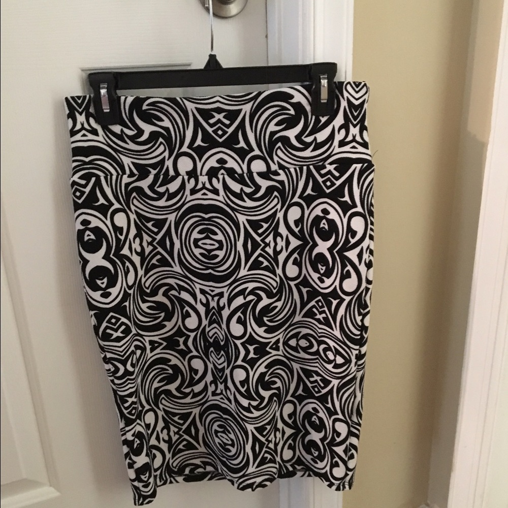 LuLaRoe Cassie skirt, black and white, small