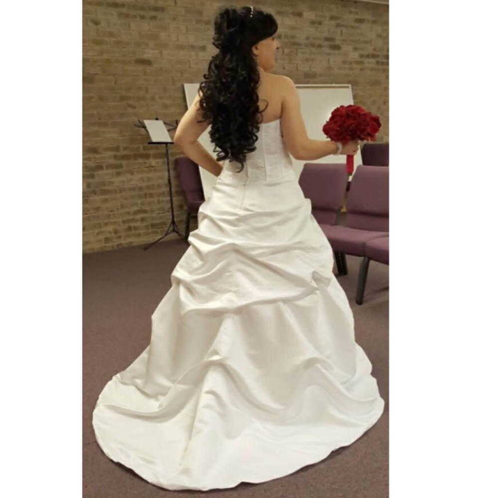 Wedding dress ( used)