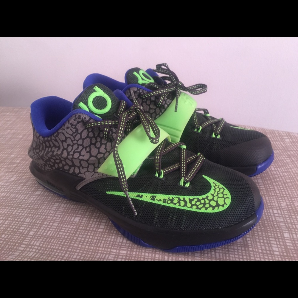 Kids sneakers 5.5