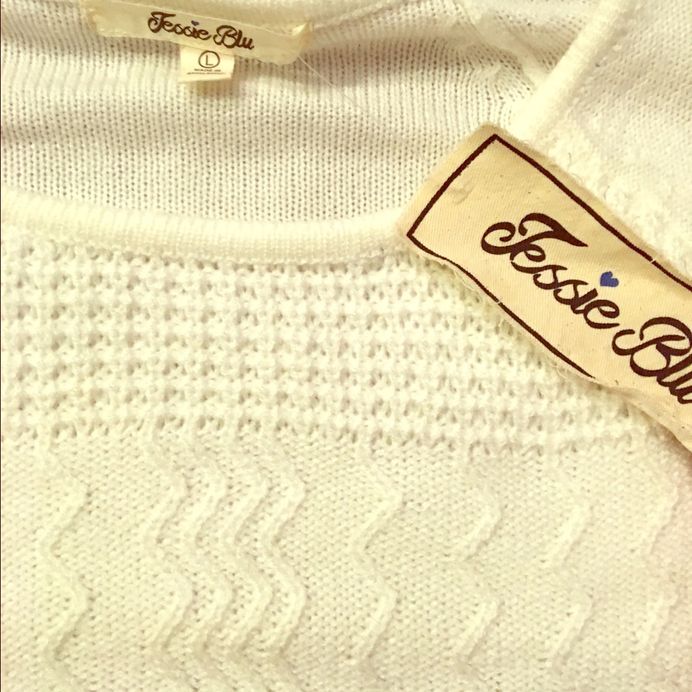 NWT Jessi Blu Cream fringe bottom sweater