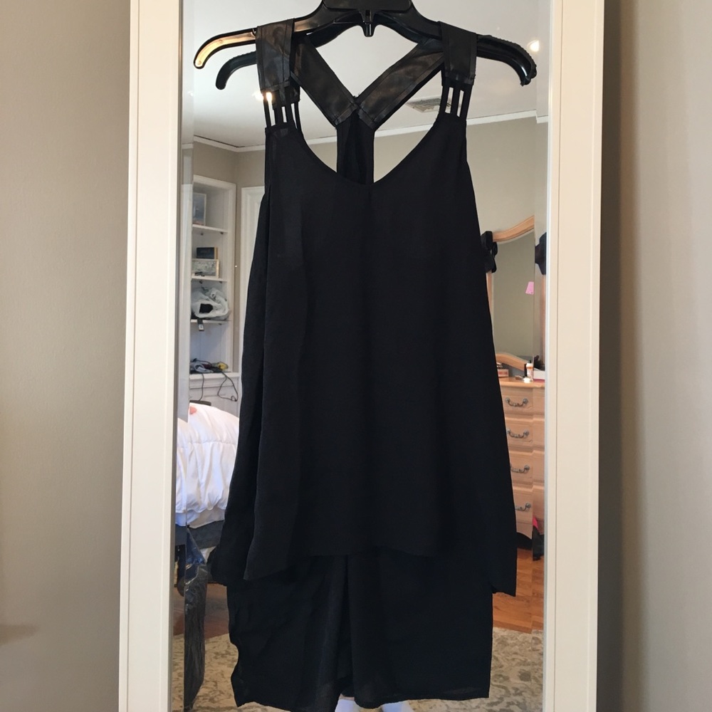 Halter tank with leather straps