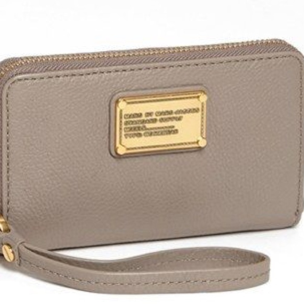 Marc by Marc Jacobs Q wingman wrist wallet