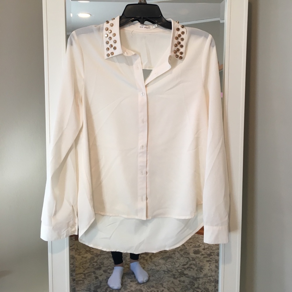 Long sleeve blouse with cut out back