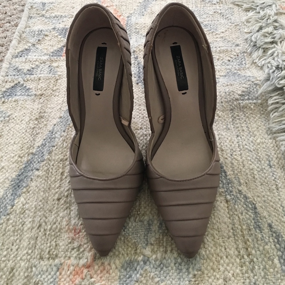 **MOVING SALE** Zara basic tan pumps