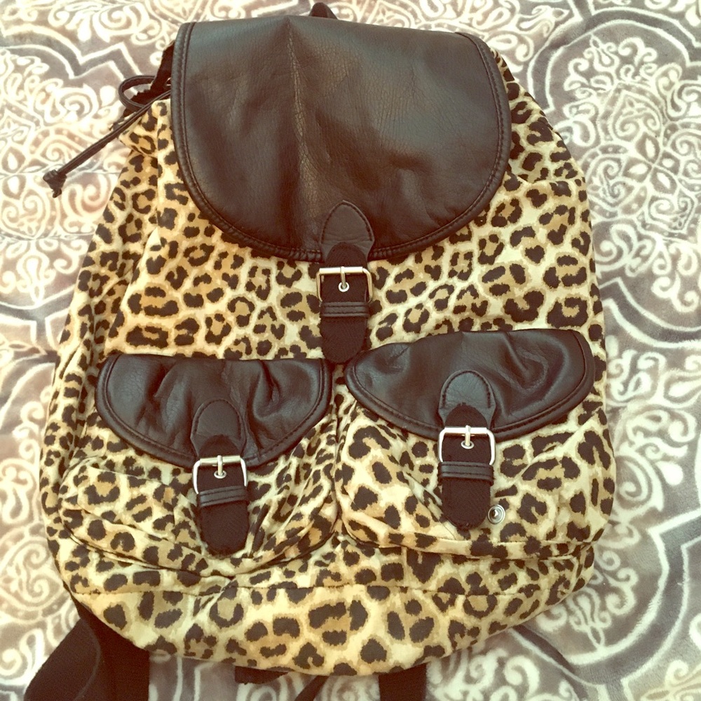DIVIDED H&M cheetah drawstring backpack New