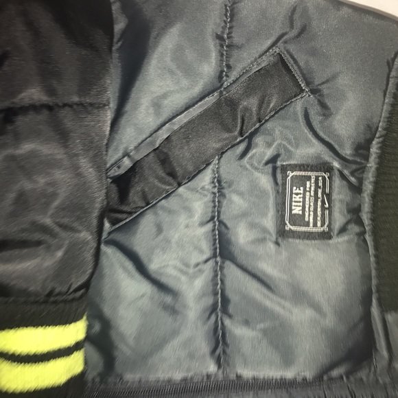 Nike puffer bomber jacket - Picture 4 of 4