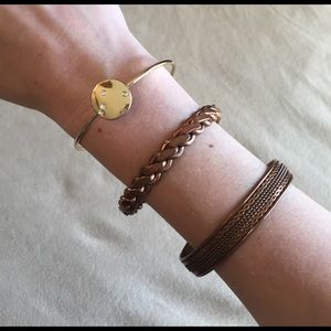 ✨ FREE WITH A BUNDLE!✨Set of 3 bracelets