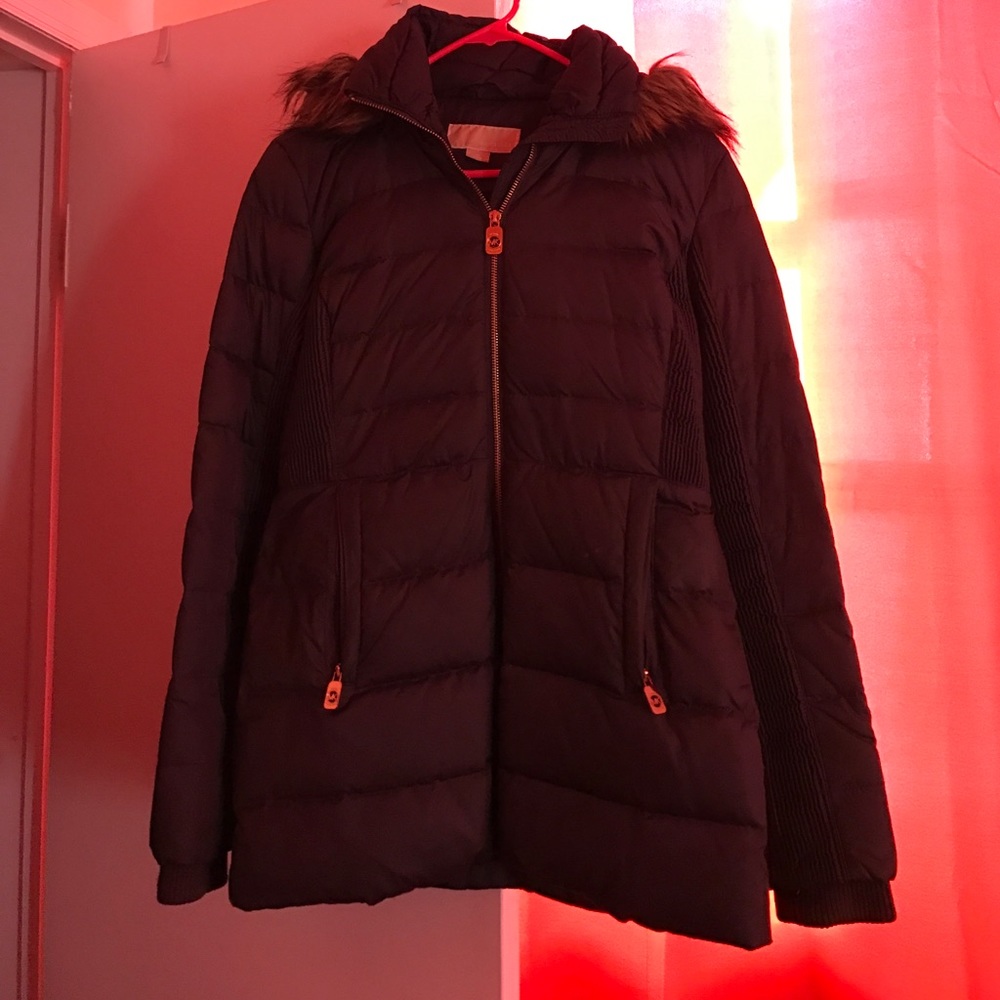 I'm selling a lightly worn MK coat looks brand new