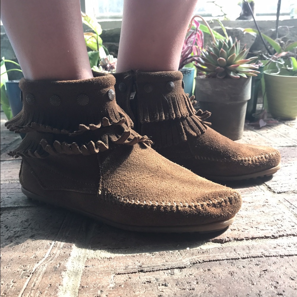 Minnetonka moccasins size 9