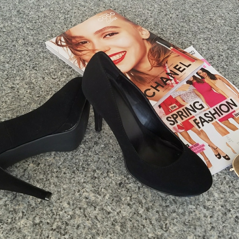 Black Faux Suede High Heel Pumps Size 8.5