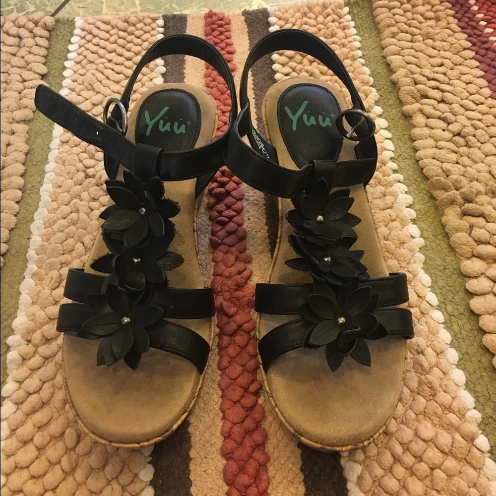 Black Flower Leather Yuu Sandals Size 6