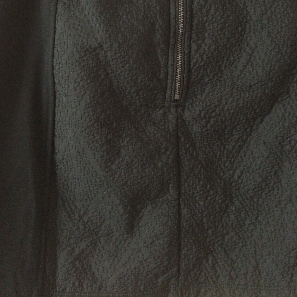 Mini black skirt - Picture 3 of 3