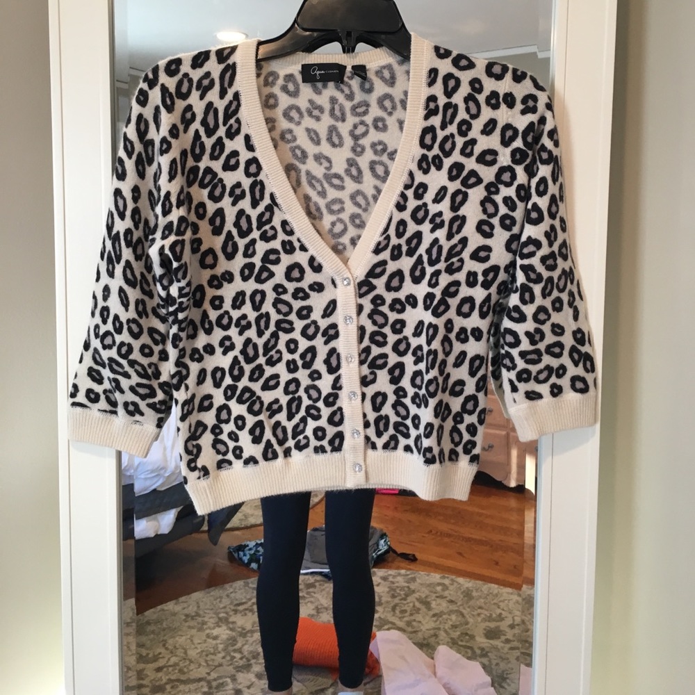 Cashmere sweater with crystal buttons