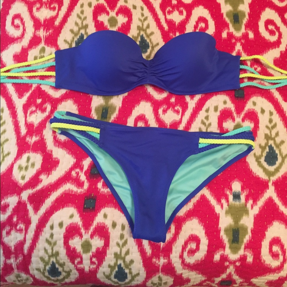 Blue VS bikini set. Top 32C and small bottoms