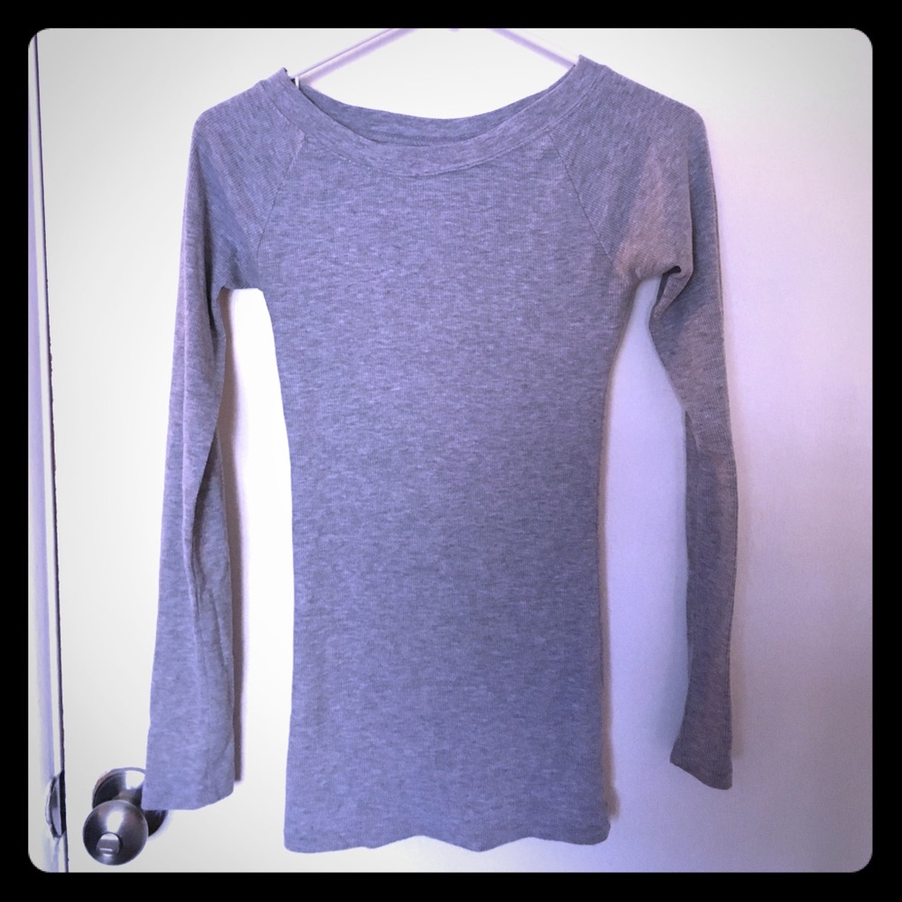 Gray ribbed long sleeve shirt