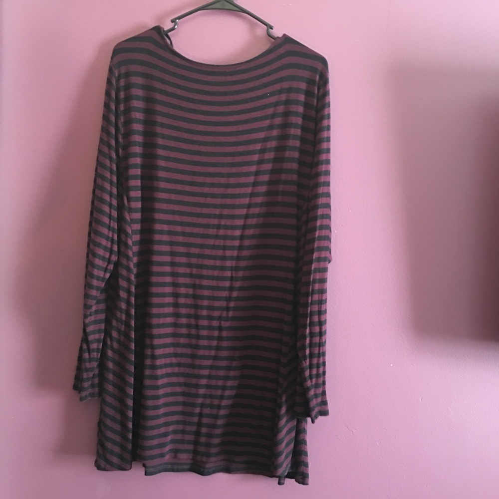Black and Maroon Long Sleeve - Picture 3 of 3
