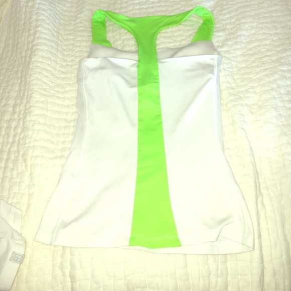 Nike "Dri-Fit" Top (XS) - Picture 2 of 3