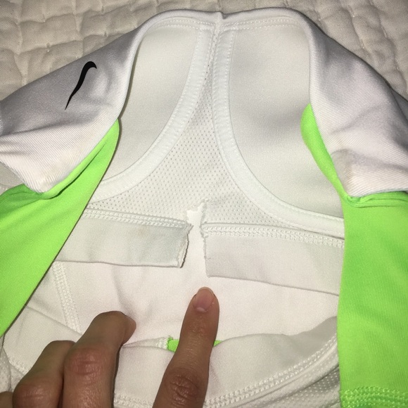 Nike "Dri-Fit" Top (XS) - Picture 3 of 3