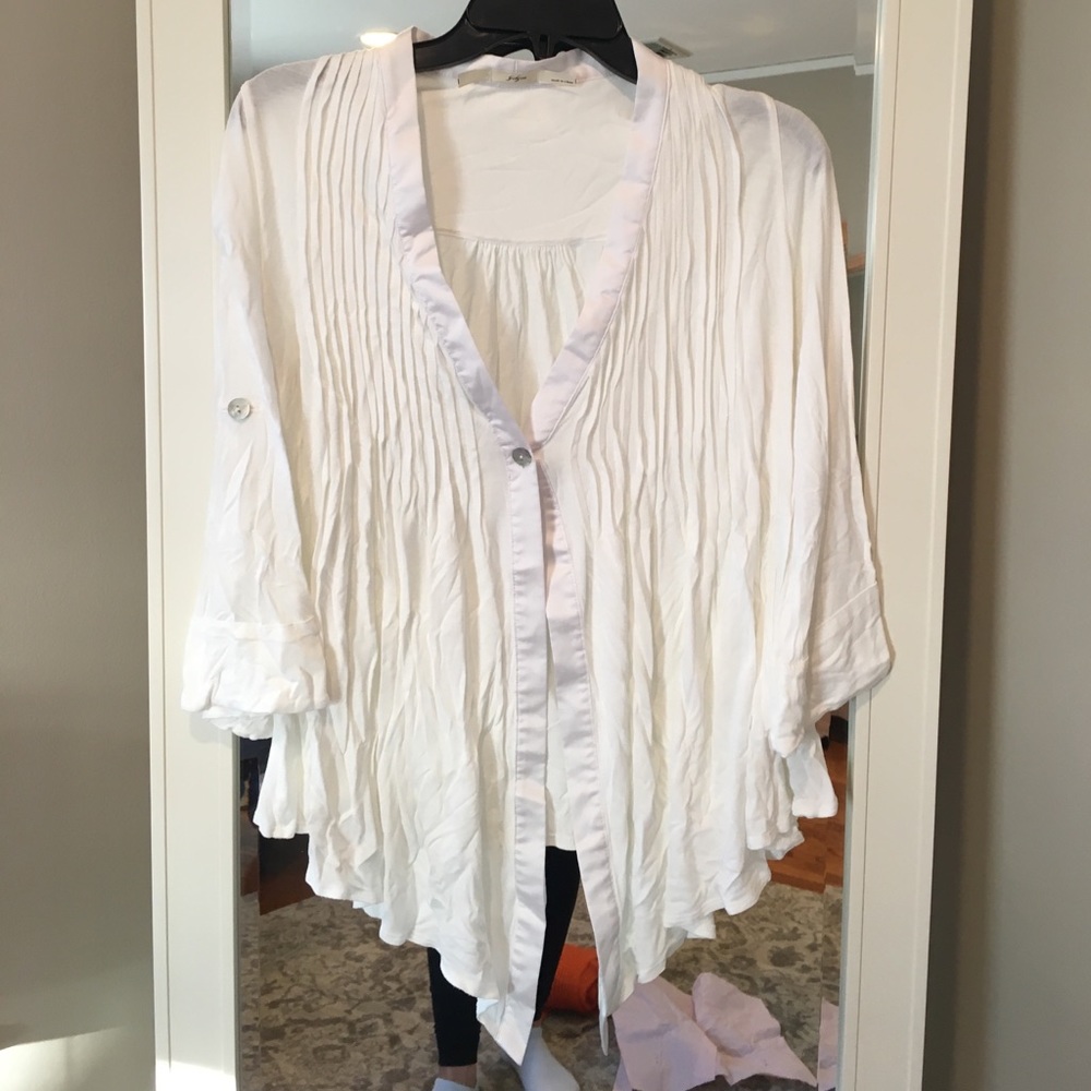 Flowy blouse with one button on front