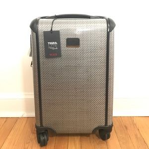 BRAND NEW TUMI CARRY ON! Tegra-lite version.