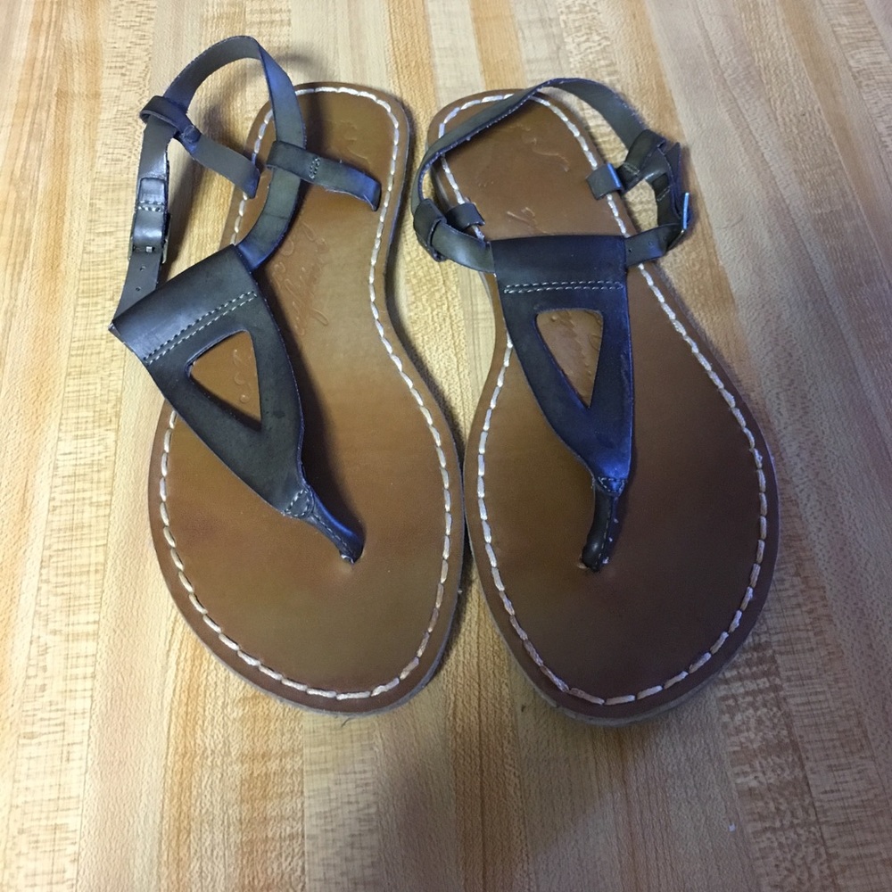 American eagle sandals