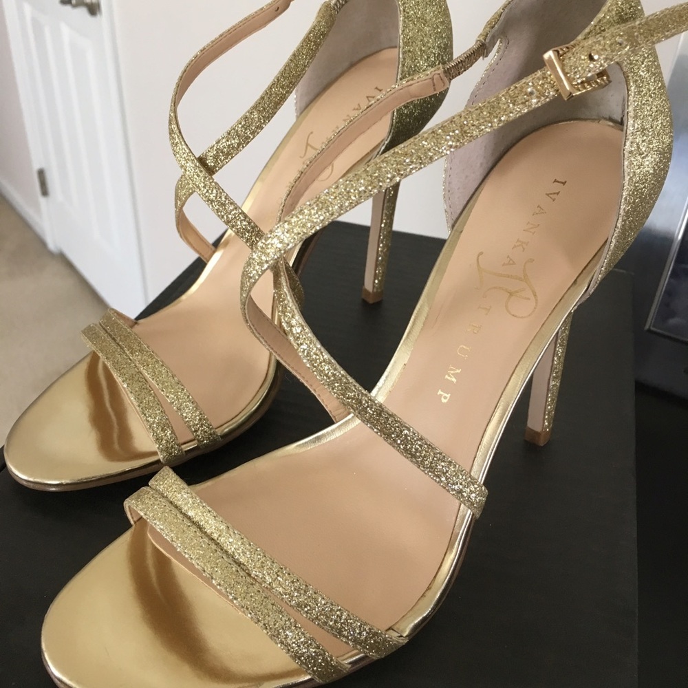 Ivanka Trumo gold sparkle heels 7.5