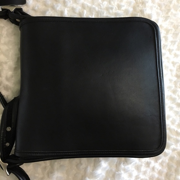 •SOLD•Coach Black Leather Cross Body Vintage Purse - Picture 3 of 8