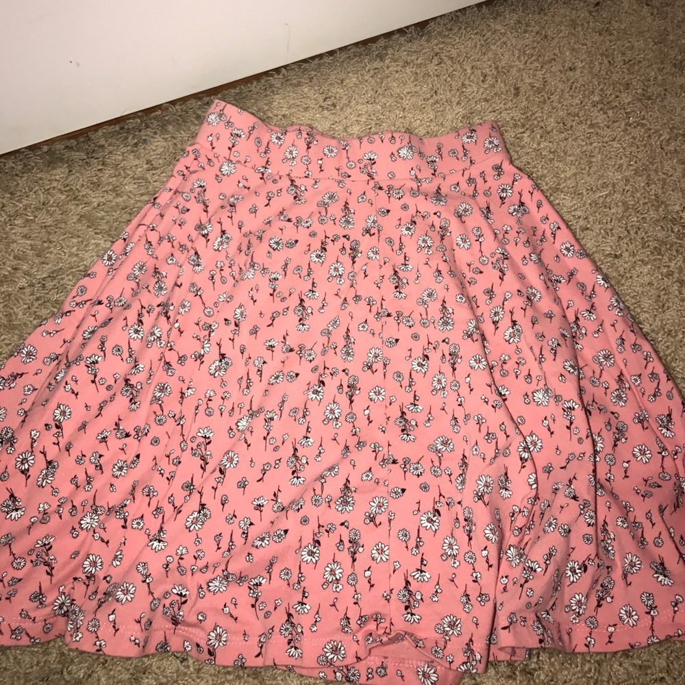 Super cute pinky skater skirt with flowers