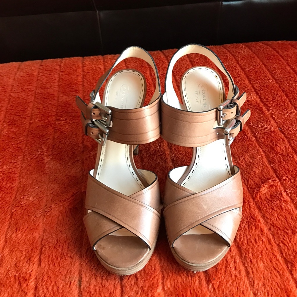 🚨Tan leather COACH sandals🚨